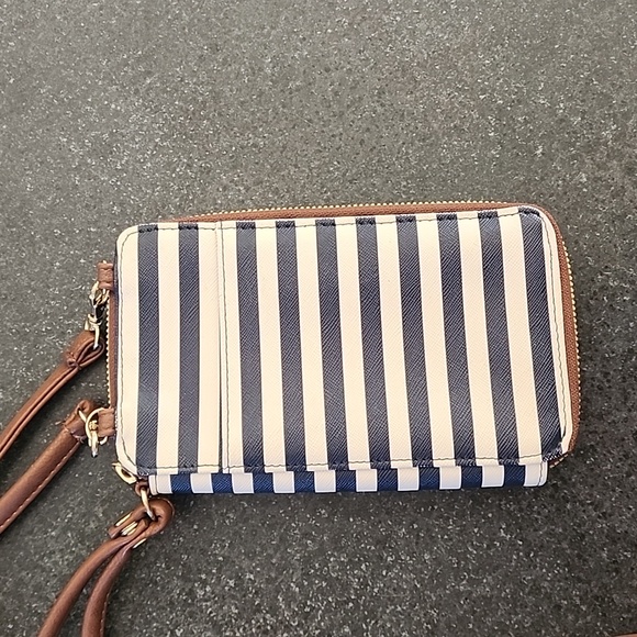 Wristlet - Picture 3 of 4